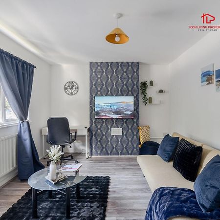 Spacious 1 Bed Flat For Contractors Leisure And Relocation Guests By Icon Living Properties Short Lets And Serviced Accommodation Barking Eksteriør billede