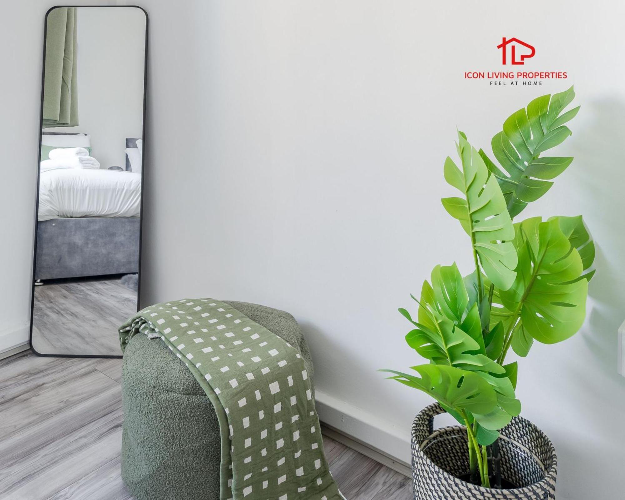 Spacious 1 Bed Flat For Contractors Leisure And Relocation Guests By Icon Living Properties Short Lets And Serviced Accommodation Barking Eksteriør billede
